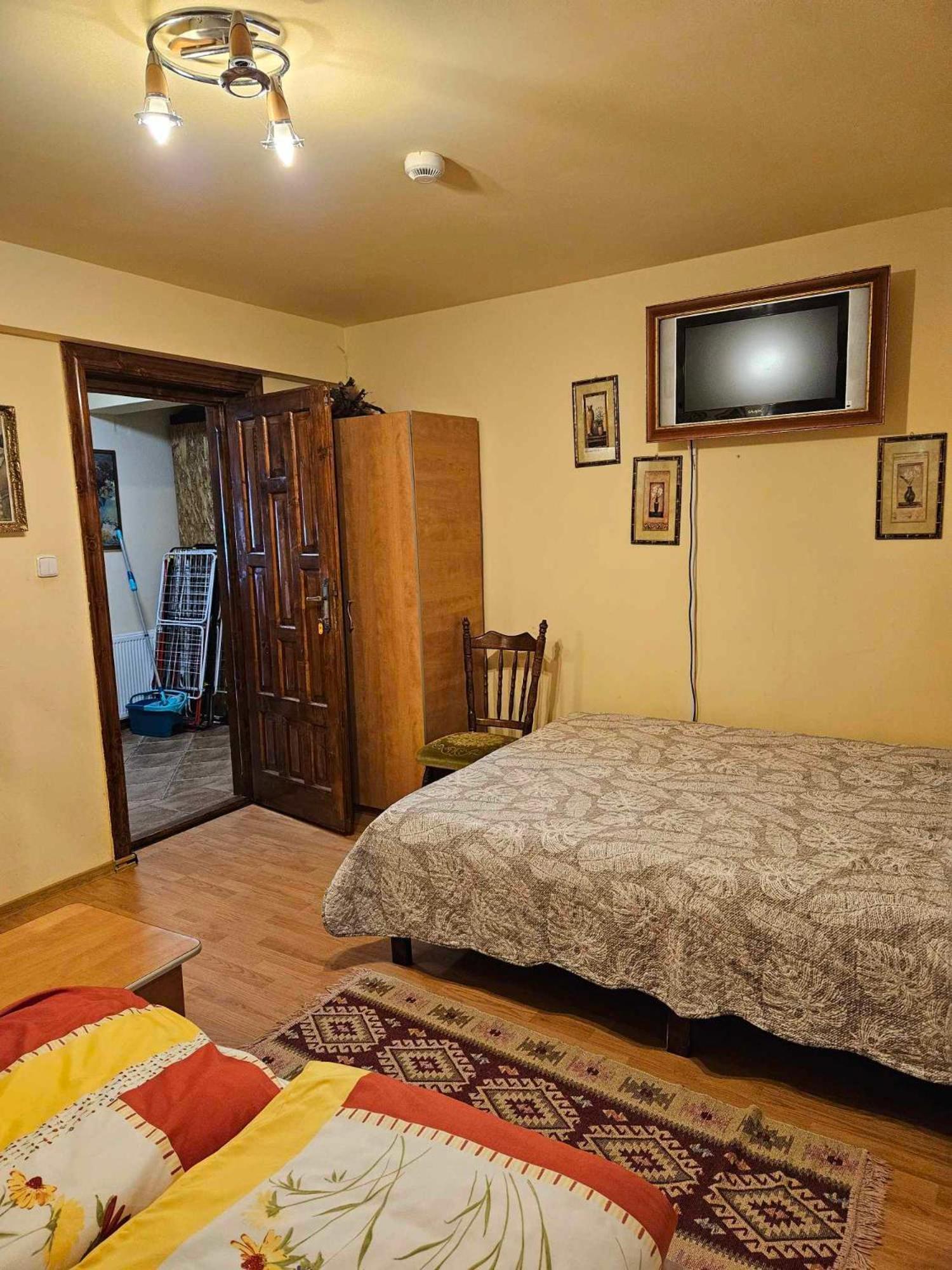 Panzio Anett Bed & Breakfast Pietroasa  Exterior photo